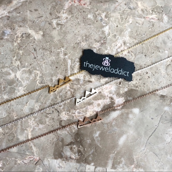 STAINLESS STEEL Delicate silver mountain necklace - Picture 6 of 8